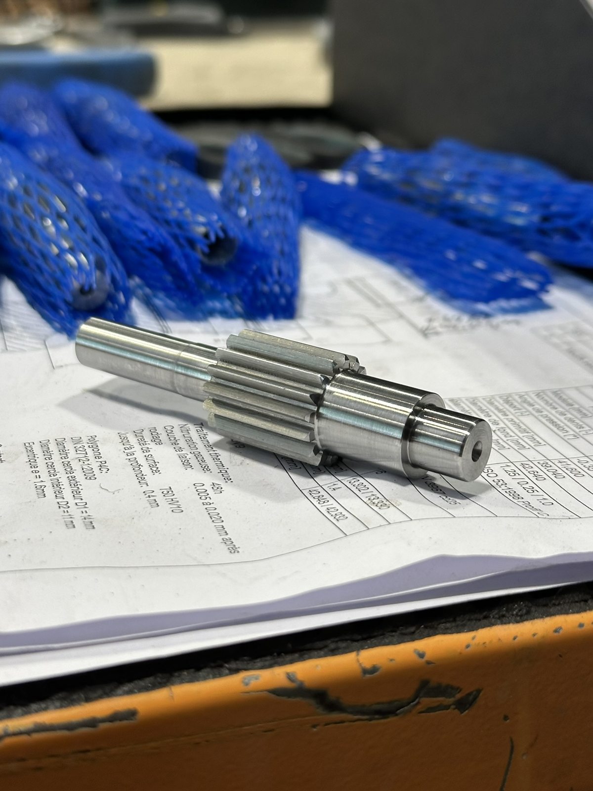 Machined planet shaft on its drawing